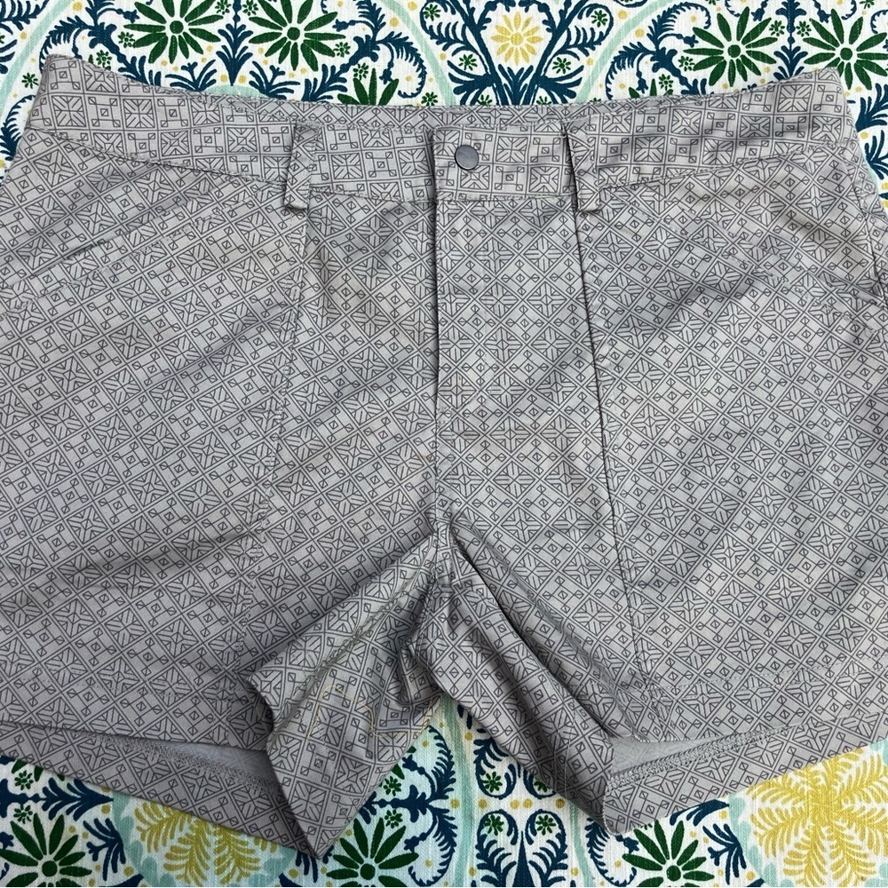 NWOT Modetta Gray Patterned Women's Shorts M